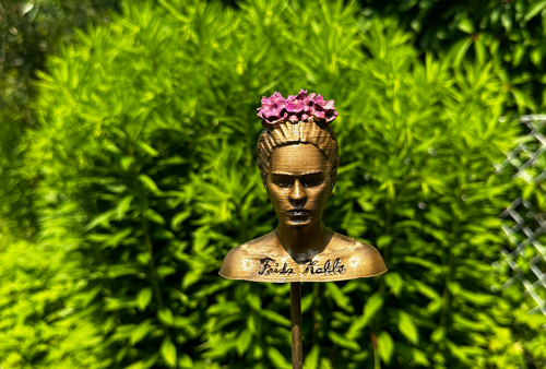 Gartenstecker > Frida Kahlo < Gold