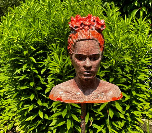 Gartenstecker > Frida Kahlo < Kupfer-Neonorange