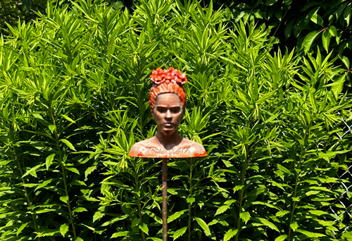 Gartenstecker > Frida Kahlo < Kupfer-Neonorange